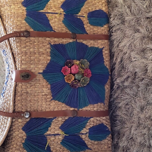 Y2k Woven Straw Bag with Blue Accents - Picture 4 of 9